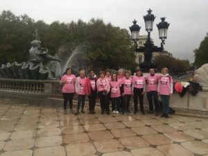 ruban rose bordeaux marche contre le dépistage du cancer du sein Eysines Mairie AMICALE LAÏQUE EYSINES